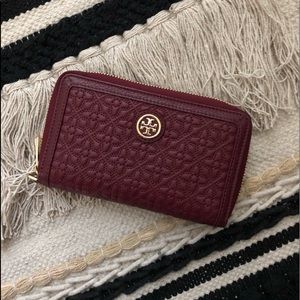 tory burch wallet/clutch (maroon/red)